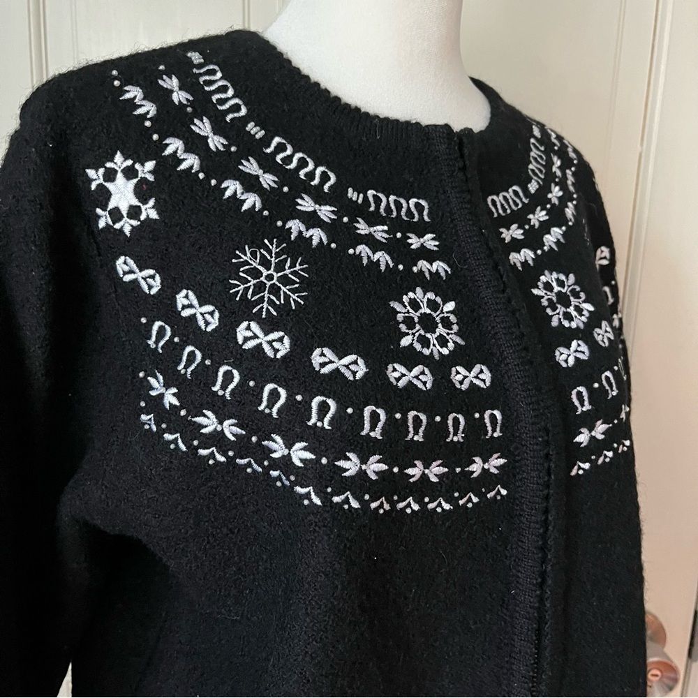 Vintage 100% Wool Embroidered Zipper Cardigan Pearl Detail Holiday Christmas